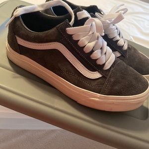 Gently used, hardly worn. No Box. Vans Sneaker  Gray and White  Size M 5.5/W 7